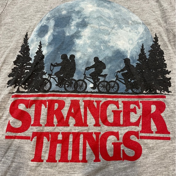 Netflix Stranger Things Tee Size Medium - Picture 3 of 4